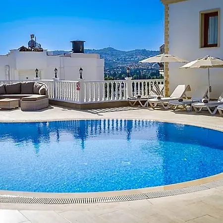 Hotel Queen Boutique 3*