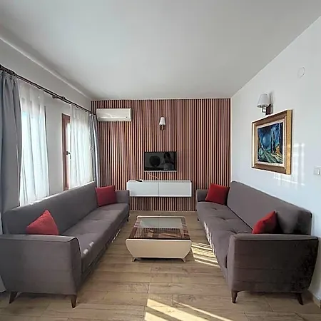 Queen Boutique Hotel 3*