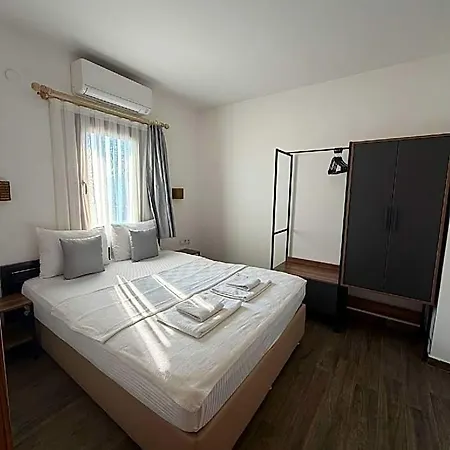 Queen Boutique Hotel 3*